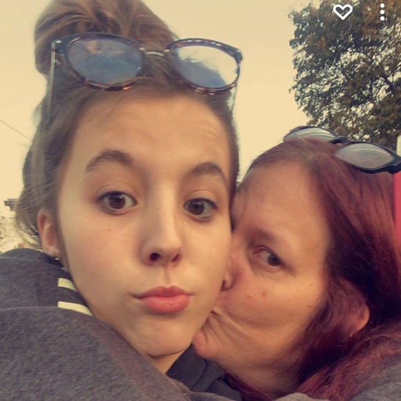 Meet your Posher, Mariah & Sandy! - Picture 2 of 3